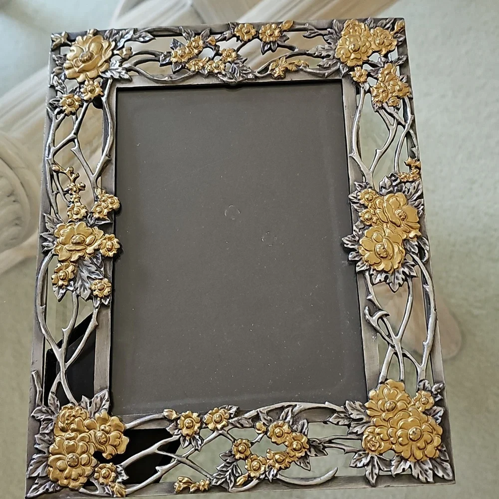 Beautiful Vintage Metal Flowers Picture Frame